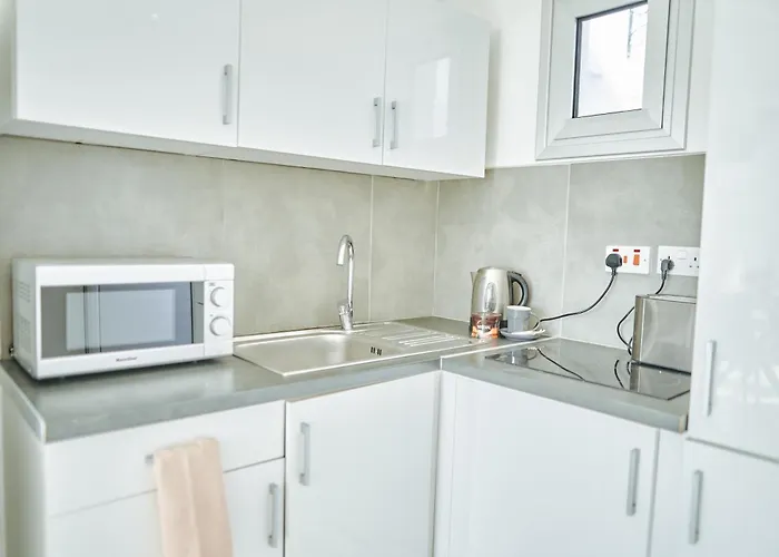 Nissi Avenue Suites
