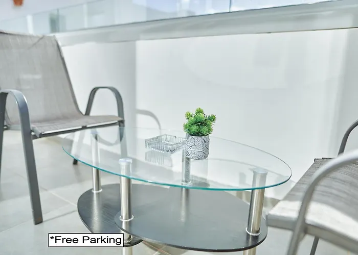 Nissi Avenue Suites